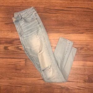 Light denim distressed jean